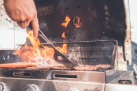 Zo open je het BBQ seizoen als een echte grillmaster