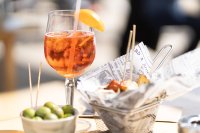 Waarom mannen op het terras massaal overstappen op de spritz
