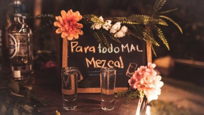 Mezcal is de rokerige drank die nu overal opduikt